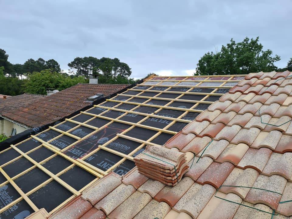 Devis rénovation toiture complète en tuiles Romane par un couvreur professionnel Eysines près de Bordeaux