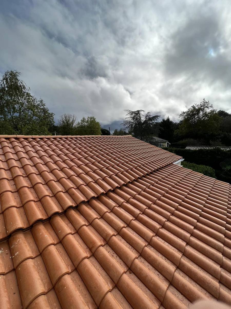 Artisan couvreur professionnel pour refaire une toiture en tuiles plates vers Saint Médard en Jalles 33