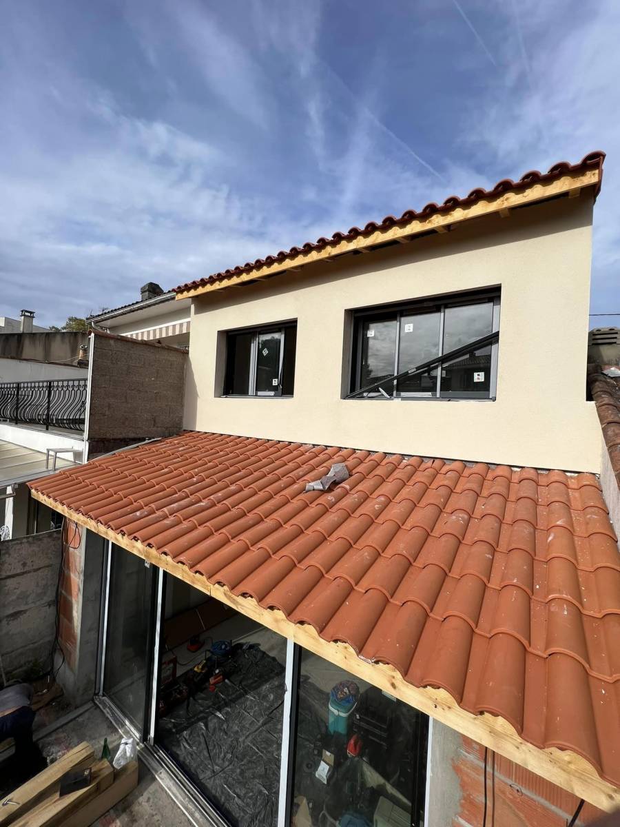 Pourquoi choisir la surélévation bois pour créer une chambre d'enfant sur Bordeaux Centre 33 ?