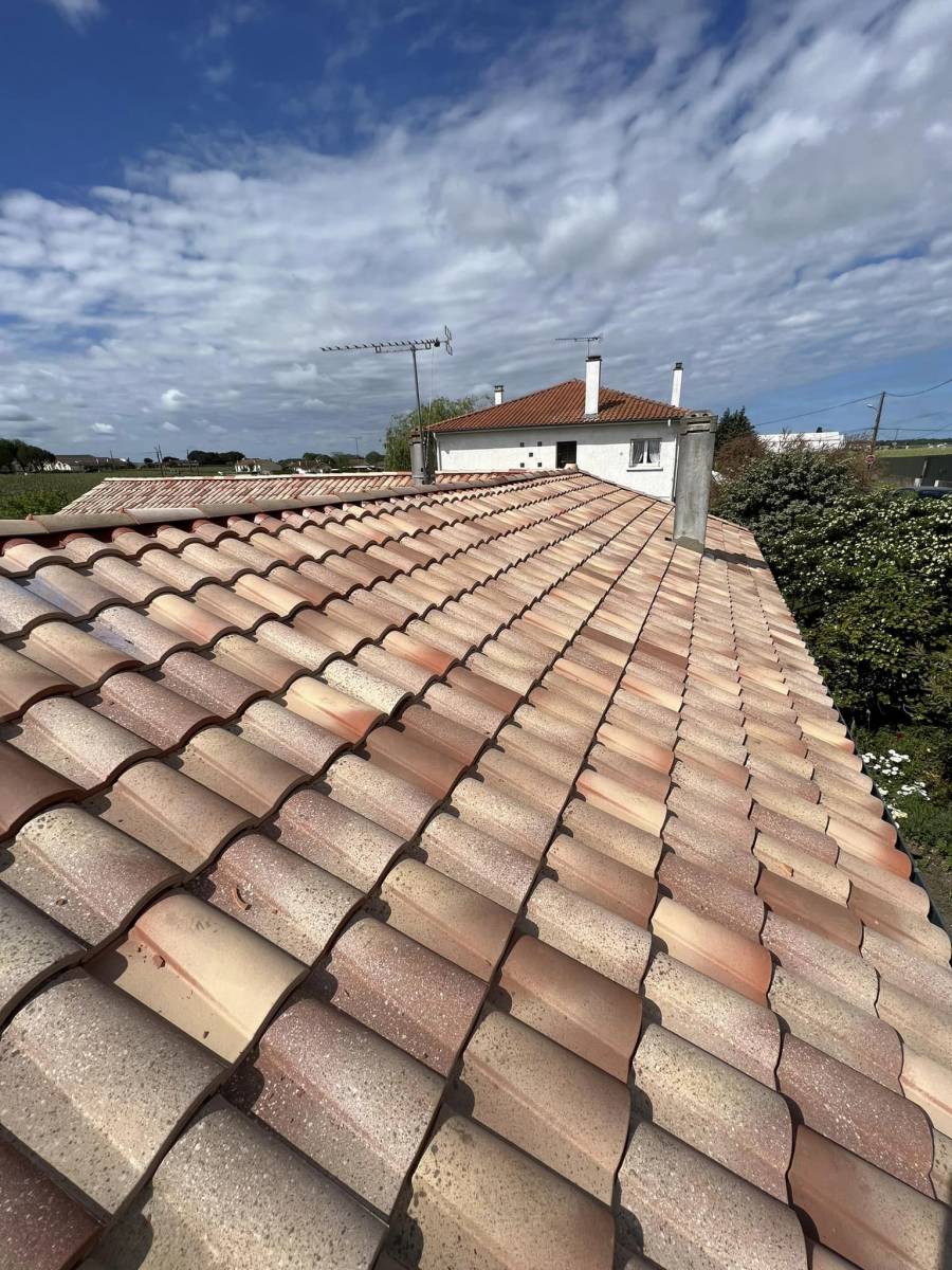 Rénovation complète d'une toiture en tuiles canal par un artisan couvreur Macau en Gironde