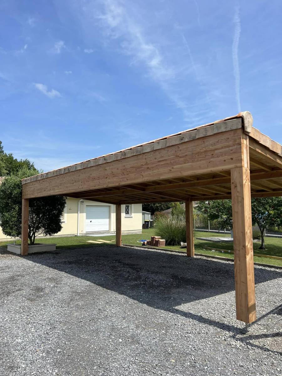 Fabrication et pose de carport en bois Douglas pour abriter deux véhicules à Moulis en Médoc près de Castelnau