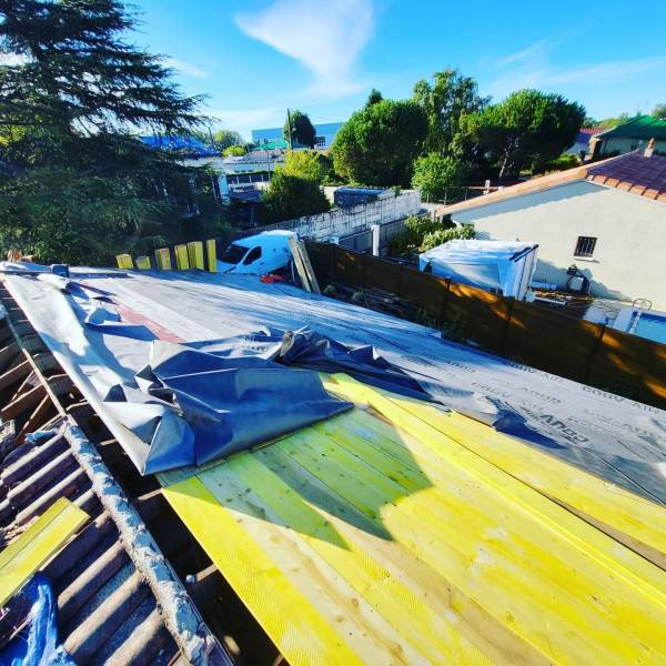 Entreprise de couverture pour refaire la toiture d'une maison en ossature bois avec pose pare-pluie Listrac Médoc proche Lesparre