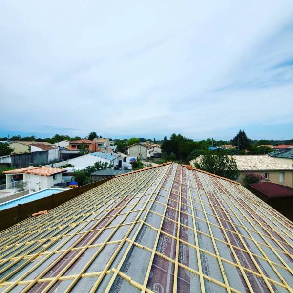 Pourquoi faire poser un pare pluie pour la rénovation de toiture dans la région du Médoc ?