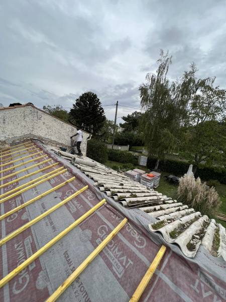 Entreprise de couverture à Lesparre Médoc pour rénover le toit d'une maison ancienne