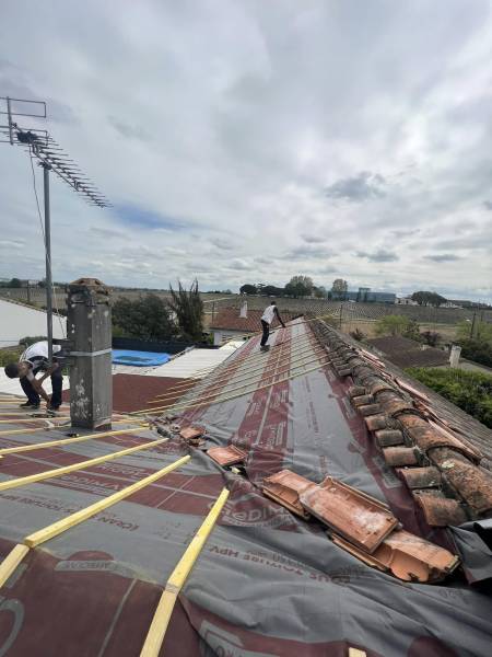Société de couverture spécialisée en rénovation de toiture complète Médoc