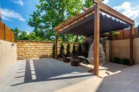 Prix pergola bois moderne sur-mesure à Blanquefort : fabrication française et pose artisanale sur terrasse